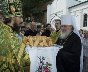 Патриарх Кирилл привезет в Донецк свиту в 70 человек  