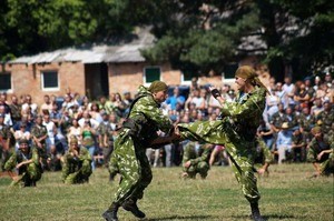 День ВДВ отметили взрывами и поеданием жаб 