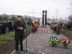 На митинг, посвященный голодомору, пришли тысячи запорожцев  