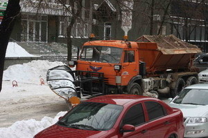 Горожане считают, что снег у нас убирают на «двойку» 