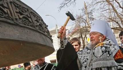 Освятили главный колокол Крыма