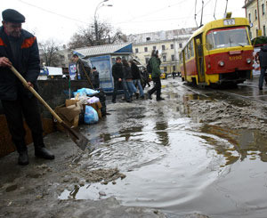 Первый рабочий день 2010-го город встретил в километровых пробках 