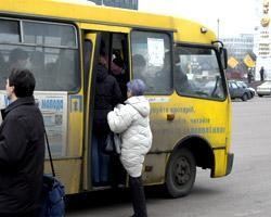 Беременная женщина выпала из маршрутки 