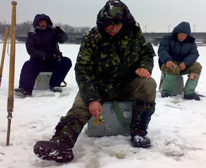 Лед на водоемах очень ненадежный 