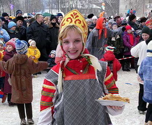 Профессиональные укротители огня спалят чучело Масленицы 