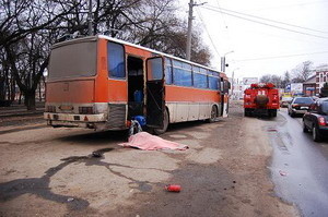 Уснув в автобусе, водитель задохнулся от дыма 