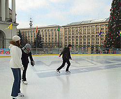 В центре Киева начнут демонтировать каток 