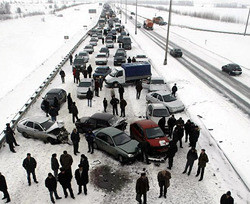 В Германии на автобане столкнулись 130 автомобилей 