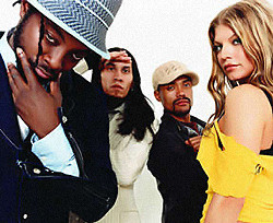 Играть в футбол в Африке будут под Шакиру и Black Eyed Peas 