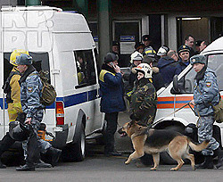 После терактов в метро милиционеры обыскивают аэропорты и вокзалы 