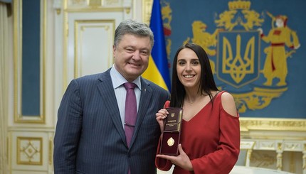 Порошенко присвоил Джамале звание 