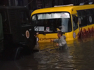 Николаев оказался по горло в воде