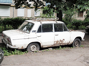 Старым стал автомобиль - отвези его в утиль!