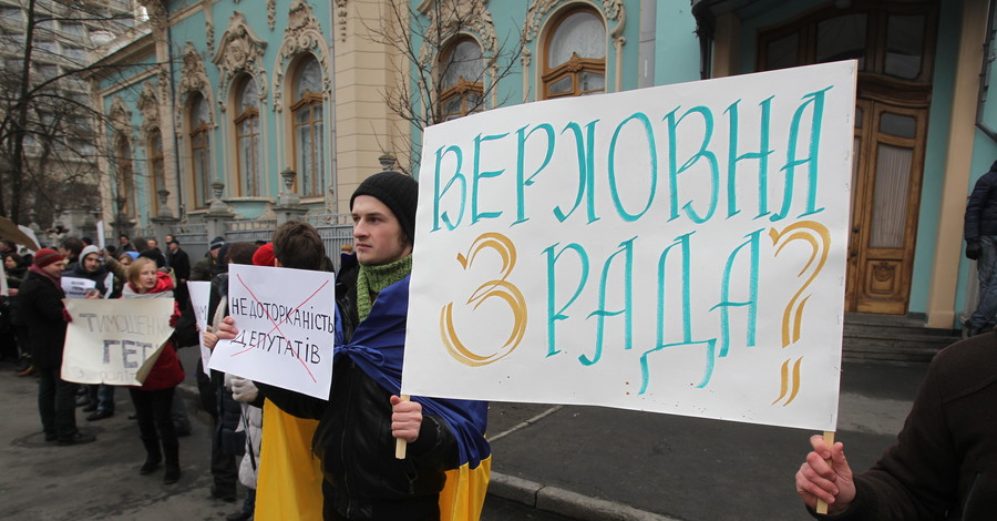 Первая акция протеста против оппозиции