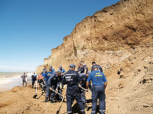 Во время обвала на диком пляже в Крыму погибли супруги из России