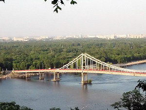 Пешеходный мост «залатают» сегодня ночью