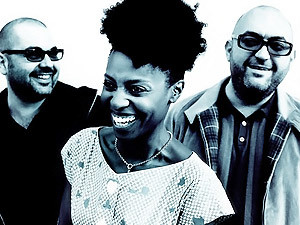 Группа Morcheeba сходила на Бессарабский рынок за мясом для… платья