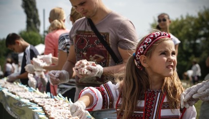 В Киеве сделали бутерброд длинной 150 метров