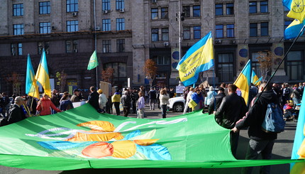 Митингующие харьковчане перекрыли Крещитик