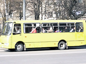 В Днепропетровске маршрутка наехала на пенсионера и поехала дальше