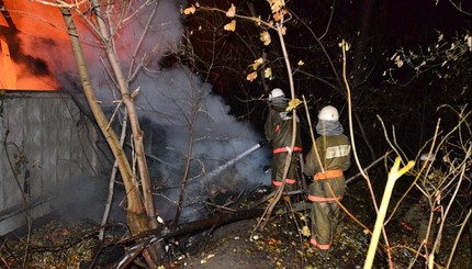 В Киеве возле киностудии Довженко разгорелся сильный пожар