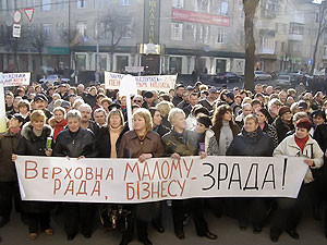 В ПР утверждают, что митингующих на Майдане используют как 