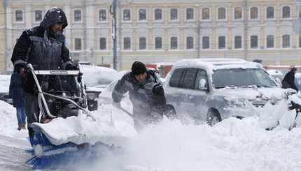 Москву замело снегом