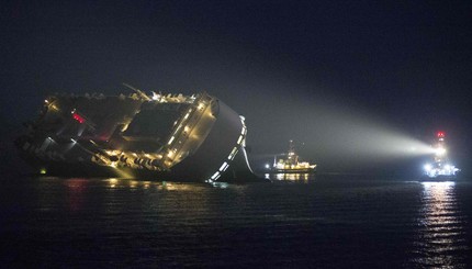 Капитан 180-метрового судна Hoegh Osaka спас команду, специально посадив корабль на мель