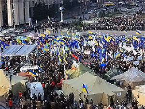 Милиция ищет виновных за разбитую плитку на Майдане