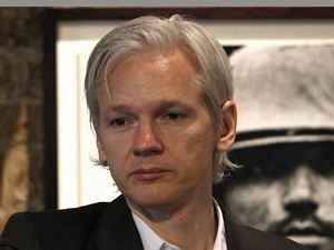 Основатель WikiLeaks сдастся полиции