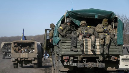 Украинские военные покидают Дебальцево