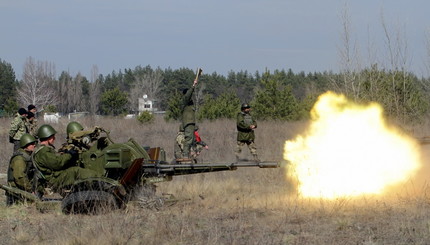 На Днепропетровщине мобилизованных учат боевые инструкторы из АТО.