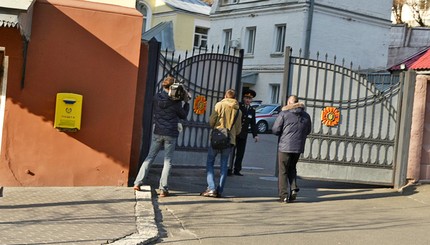 Здание ГСЧС заблокировано, внутри работает спецназ.