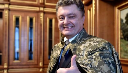 Порошенко оделся в костюм 