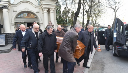 В Свято-Ильинской церкви на Подоле отпели Олега Калашникова