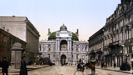 Одесские фотографы выложили в сеть две тысячи снимков Оперного театра