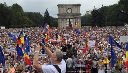 В Молдове тысячи людей вышли на антиправительственный митинг