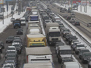 Непогода в столице: Рекордные пробки и 800 тонн снега