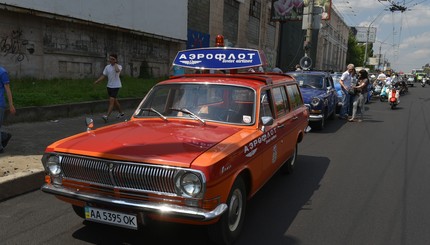 В Киеве прошел парад ретротехники от Киевпастранса и энтузиастов