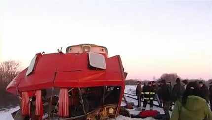 Появилось новое видео с места столкновения поезда и маршрутки