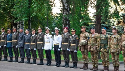 На параде 24 августа военные покажут образцы новой формы