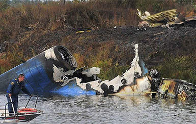 Очевидцы: в воздухе самолет с хоккеистами развалился на две части