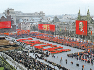 С ВЛКСМ распрощались под песню 