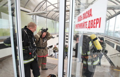 В киевском метро – паника. Люди говорят: взорвался поезд