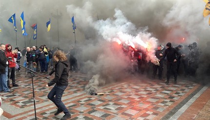 Дымовухи под Верховной Радой 