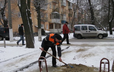 В Галицком районе улицы будут посыпать магниевой солью 