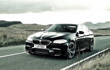 Новый BMW M5 набирает скорость в 315 км/час всего за минуту