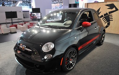 Дерзкий и соблазнительный видеоролик нового Fiat 500 Abarth