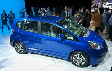  Honda представляет серийную версию чисто электрического авто Fit EV