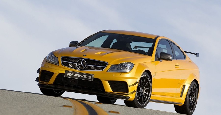 Mercedes показал спецверсию C63 Coupe AMG Black Series